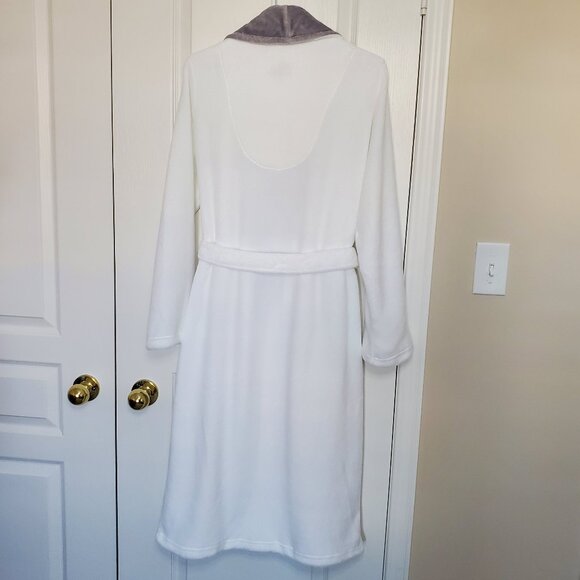 Claudel Soft Plush Spa Robe White with Gray Trim Size M - Picture 5 of 5